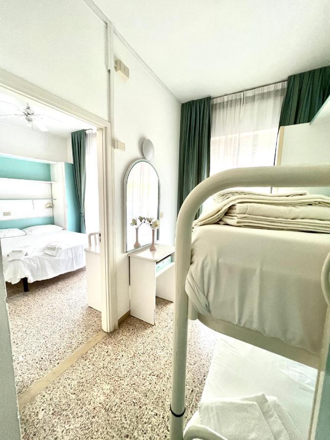 Hotel Alta Marea Milano Marittima Exterior foto